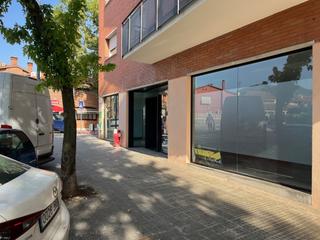 Location Local commercial à Carrer de barcelona 72. Precioso local esquinero con mucha fachada y muy luminoso. espac