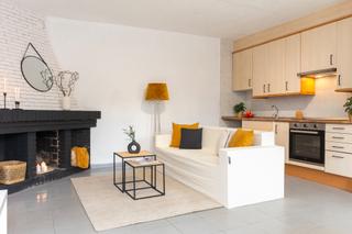 Casa  Carrer de corbera. Preciosa casa en zona tranquila con salón-comedor-cocina abierta