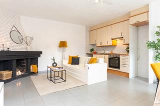 Casa  Carrer de corbera. Preciosa casa en zona tranquila con salón-comedor-cocina abierta