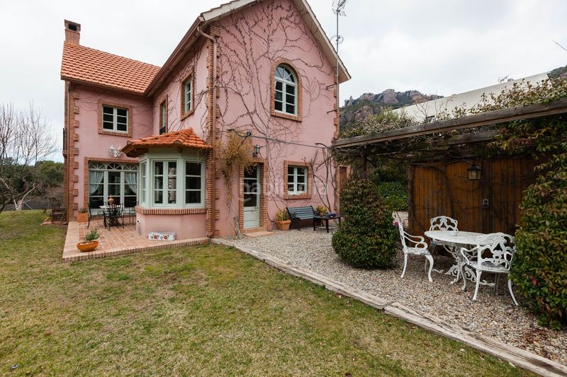 Foto ba61ed3a-8493-4c81-9375-ca300e52c629. Chalet with heating parking pool in Matadepera