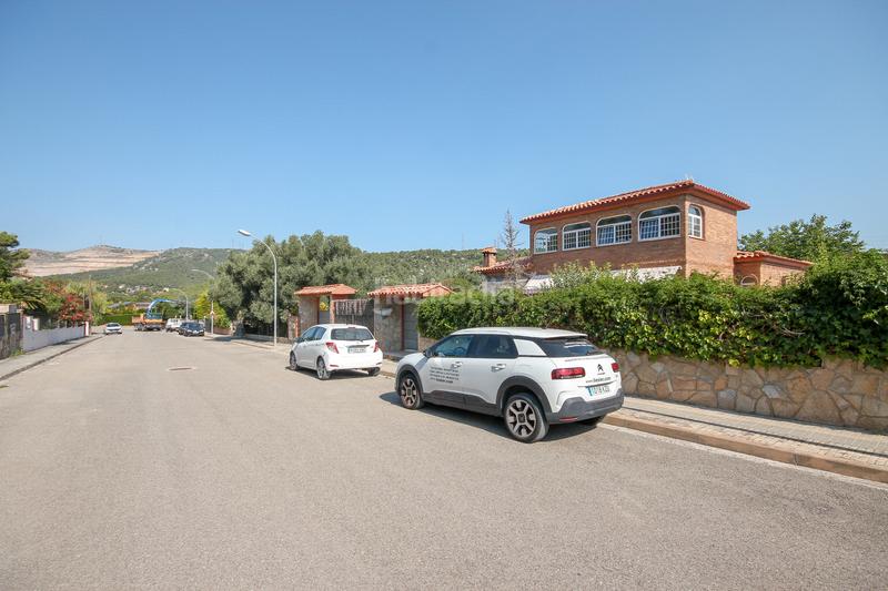 Foto 21744b92-3951-4109-84e0-720d6a75b155. Chalet en camí can sadurní 40 preciosa casa, muy luminosa y con muchas posibilidades. en Begues