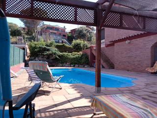 Xalet a Camí can sadurní 40. Preciosa casa, muy luminosa y con muchas posibilidades.