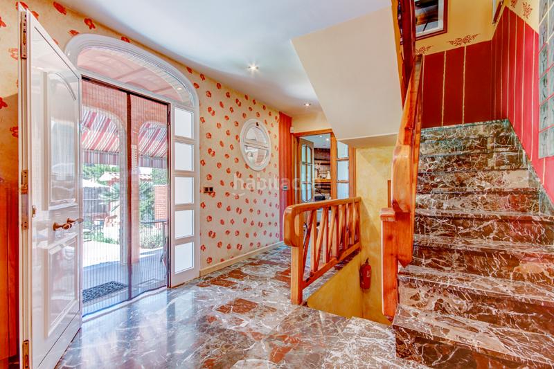 Foto 9c4979a7-6406-43f0-817b-a4cf791e294f. Chalet en camí can sadurní 40 preciosa casa, muy luminosa y con muchas posibilidades. en Begues