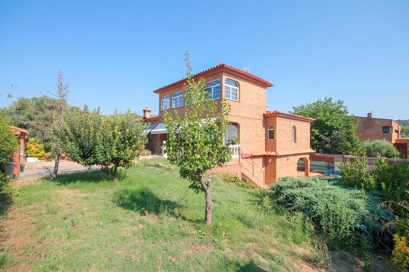 Foto c6e2cdff-6b38-4e11-ab6b-19ec8f742c37. Chalet en camí can sadurní 40 preciosa casa, muy luminosa y con muchas posibilidades. en Begues