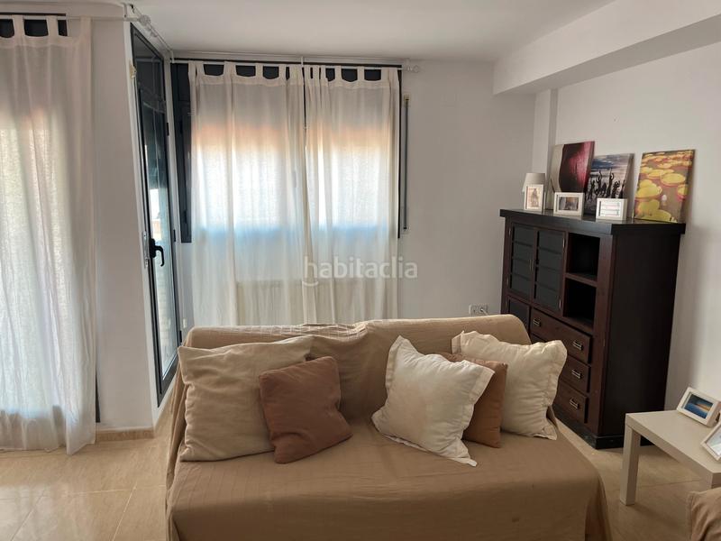 Foto 1fe9ce06-a5e0-4fcd-900e-04f9bad6928f. Casa adosada en carrer de la gardènia 13 preciosa casa, muy luminosa: salón-comedor, cocina, 5 habitaciones, 4 baños, terrazas, pk y z.comunitaria con piscina en Torredembarra