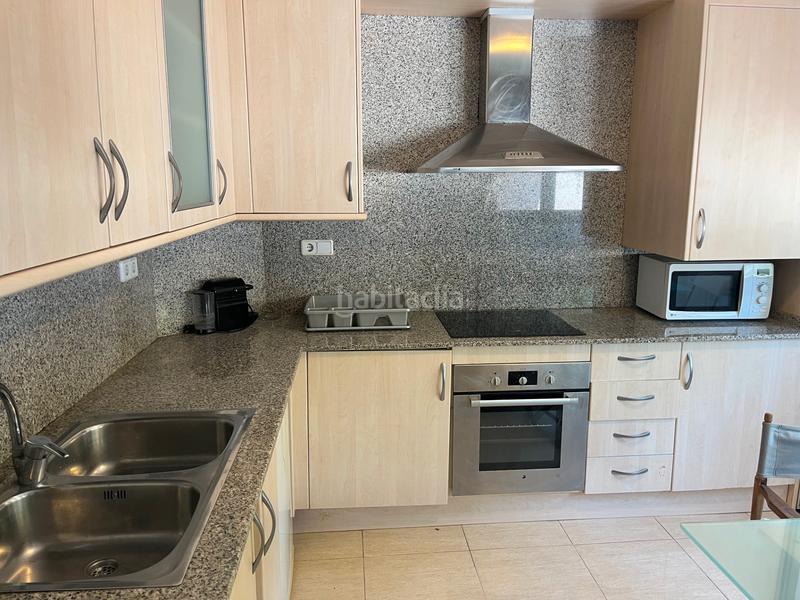 Foto 4c9c1eb7-15f3-4e3b-8552-aafa27c7ed70. Casa adosada en carrer de la gardènia 13 preciosa casa, muy luminosa: salón-comedor, cocina, 5 habitaciones, 4 baños, terrazas, pk y z.comunitaria con piscina en Torredembarra