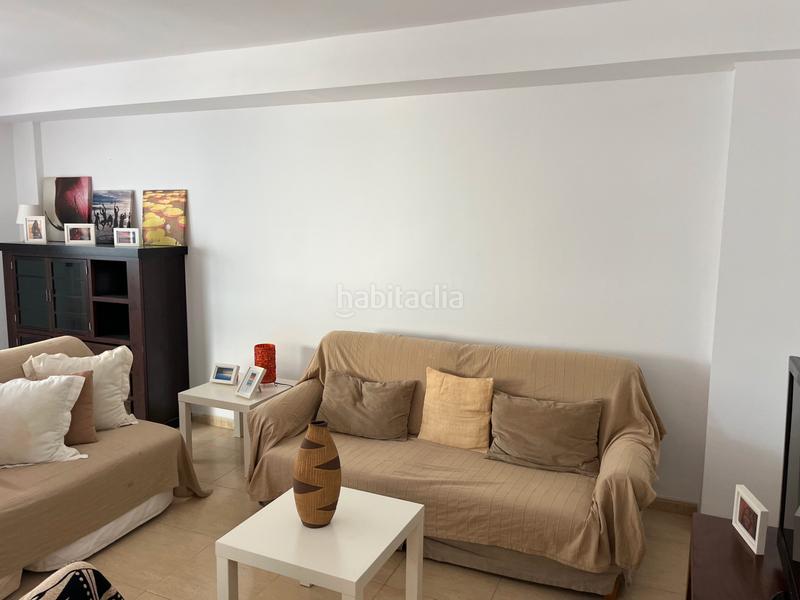 Foto 99dad74f-9dab-4acf-99e2-9b216d9215d0. Casa adosada en carrer de la gardènia 13 preciosa casa, muy luminosa: salón-comedor, cocina, 5 habitaciones, 4 baños, terrazas, pk y z.comunitaria con piscina en Torredembarra