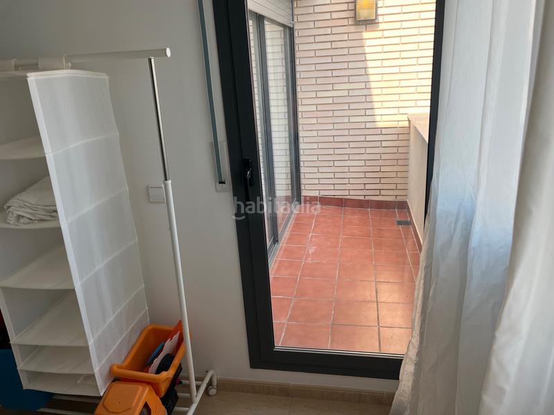 Foto c45d241a-c5c4-47d9-9a57-9dfb19cedf52. Casa adosada en carrer de la gardènia 13 preciosa casa, muy luminosa: salón-comedor, cocina, 5 habitaciones, 4 baños, terrazas, pk y z.comunitaria con piscina en Torredembarra