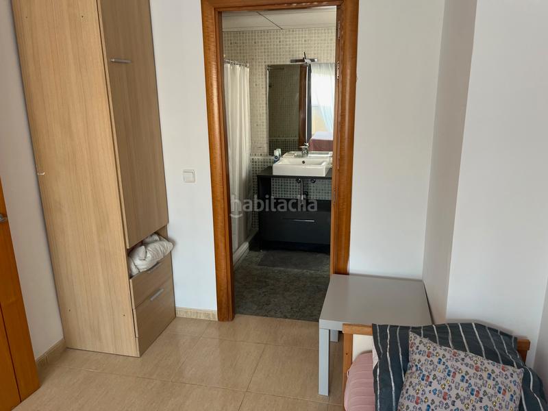 Foto f51920cf-4e00-4c05-8a81-ed21072feeab. Casa adosada en carrer de la gardènia 13 preciosa casa, muy luminosa: salón-comedor, cocina, 5 habitaciones, 4 baños, terrazas, pk y z.comunitaria con piscina en Torredembarra