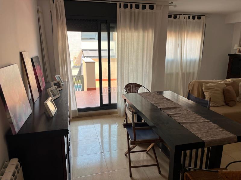 Foto ff822e4b-0241-4f2f-a0fa-0b87609374a9. Casa adosada en carrer de la gardènia 13 preciosa casa, muy luminosa: salón-comedor, cocina, 5 habitaciones, 4 baños, terrazas, pk y z.comunitaria con piscina en Torredembarra