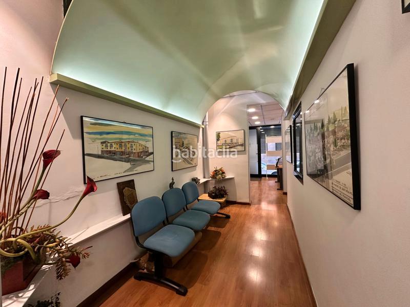 Foto 08064c31-49ac-43fb-9f4c-e6bbe254b36a. Oficina a carrer de bacardí 3 a Sants-Badal Barcelona