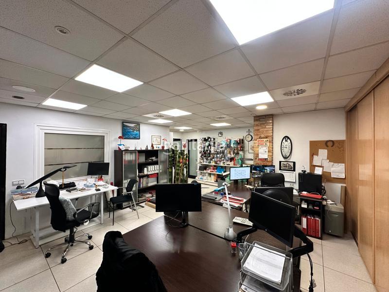 Foto 51d23684-96be-4c34-b4bf-33bcff45c8c6. Oficina a carrer de bacardí 3 a Sants-Badal Barcelona