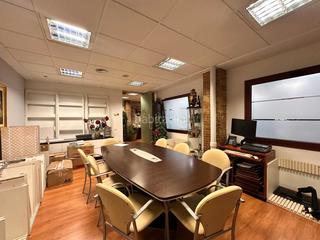 Oficina en Carrer de bacard 3. Amplia oficina dividida en diferentes espacios