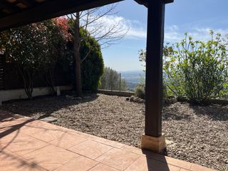 Casa aparellada  Carretera d'olesa. Preciosa y gran casa apareada en una zona muy tranquila y con im