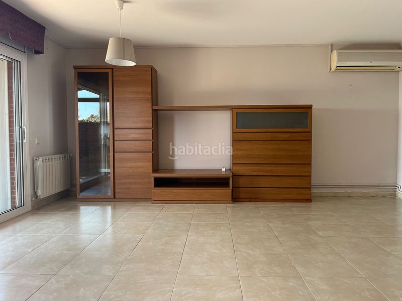 Foto 22bb00c5-b3ca-4f9f-9ebb-677a6c2004b9. Casa aparellada amb calefacció aparcament a Ullastrell