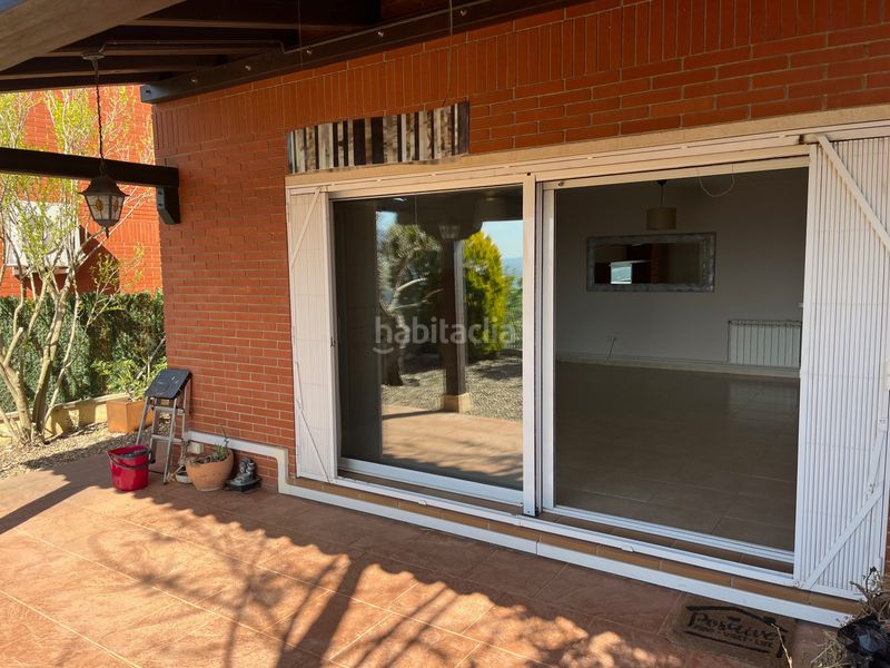 Foto c36c1edc-a652-45b8-b6ab-714212b67c0a. Casa aparellada amb calefacció aparcament a Ullastrell