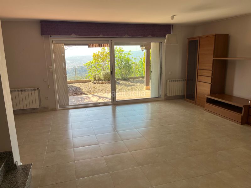 Foto f4f43b7a-8e45-45e5-bc70-3260e1e29dd8. Casa aparellada amb calefacció aparcament a Ullastrell