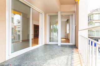 Flat  Plaça de josep freixa i argemí. Precioso piso en inmejorable ubicación: consta de un amplio saló