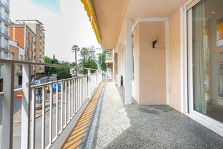 Appartement  Plaça de josep freixa i argemí. Precioso piso en inmejorable ubicación: consta de un amplio saló