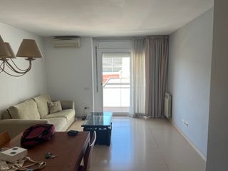 Miete Etagenwohnung  Carrer de baldrich 136. Precioso piso luminoso en buena ubicación: consta de un salón-co