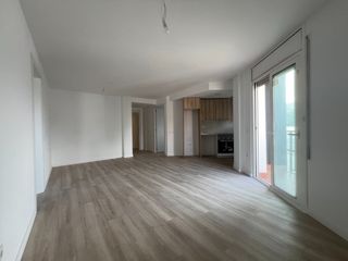 Lloguer Pis  Carrer de les verges. Piso de alquiler temporal: salón-comedor-cocina, 3 habitaciones,