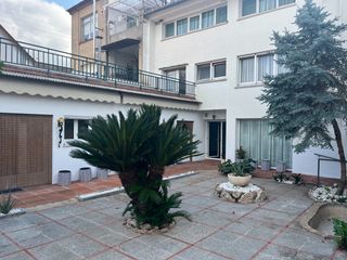 Location Maison à Carrer de sant pau 8. Preciosa casa muy bien ubicada con posibilidad de entregar vacía