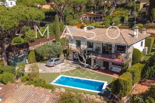 Xalet a Santa Cristina Poble. Espectacular casa en costa brava: un hogar con vistas al valle.
