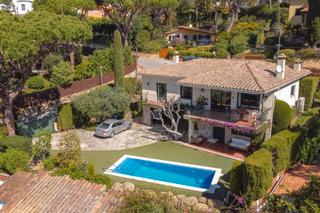 Chalet in Santa Cristina Poble. Espectacular casa en costa brava: un hogar con vistas al valle.