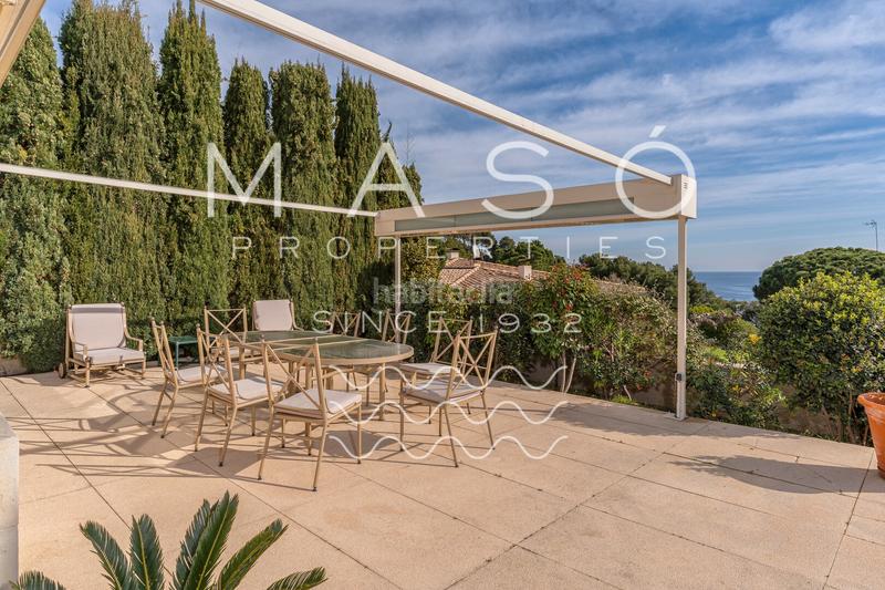 Foto debd7cee-03e2-43e6-b665-61f1748c7bf3. Chalet con camino riscaldamento piscina in S´Agaró