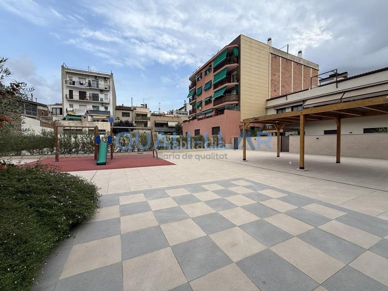 Foto 0d15a7d2-a1f8-4ccc-a24e-36d6a127eb10. Dúplex amb calefacció aparcament piscina a Centre-Can Nadal Sant Feliu de Llobregat