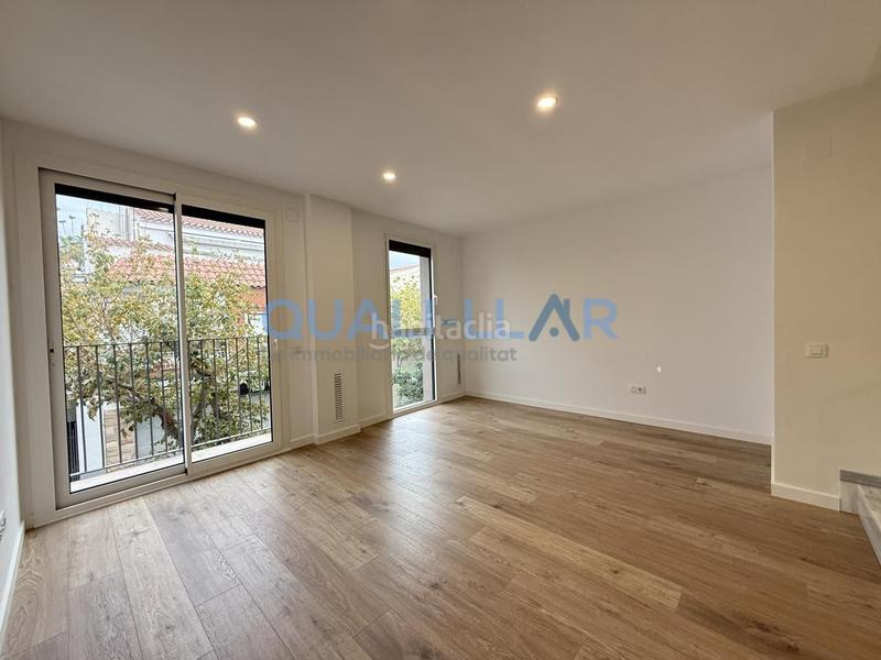 Foto 577dec3c-7918-49bd-b1eb-bf7971348479. Dúplex amb calefacció aparcament piscina a Centre-Can Nadal Sant Feliu de Llobregat