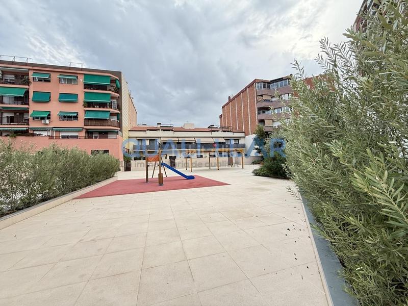 Foto 5d9cedbf-baab-4164-9081-c4ea30128a0b. Dúplex amb calefacció aparcament piscina a Centre-Can Nadal Sant Feliu de Llobregat