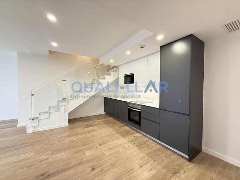 Foto bee936d6-d224-42cd-b67c-16c33339b248. Dúplex amb calefacció aparcament piscina a Centre-Can Nadal Sant Feliu de Llobregat