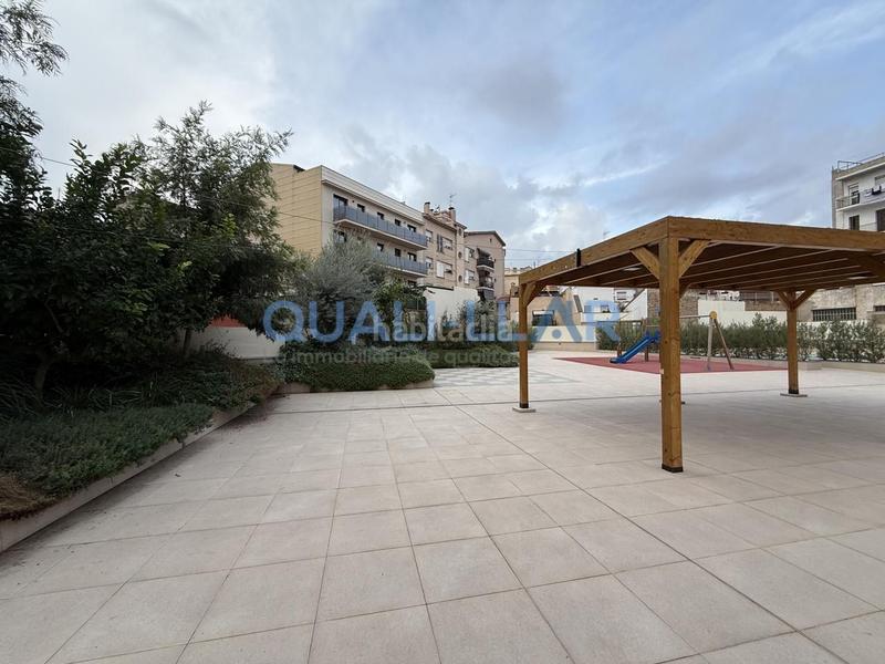 Foto d0e76f2c-6517-4754-b316-54e32e6df27f. Dúplex amb calefacció aparcament piscina a Centre-Can Nadal Sant Feliu de Llobregat