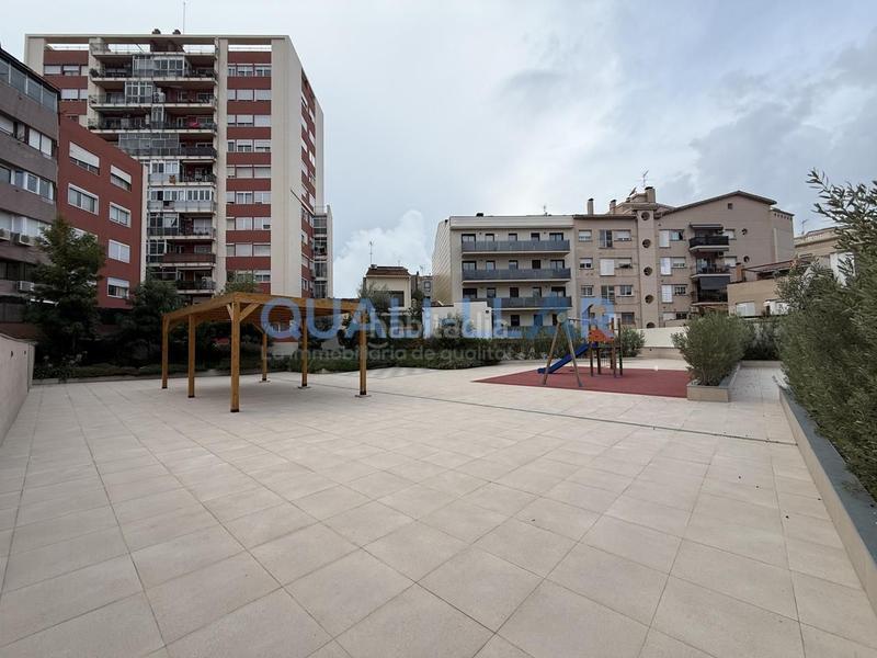 Foto d95da32d-bf59-468f-b457-105875c52acb. Dúplex amb calefacció aparcament piscina a Centre-Can Nadal Sant Feliu de Llobregat