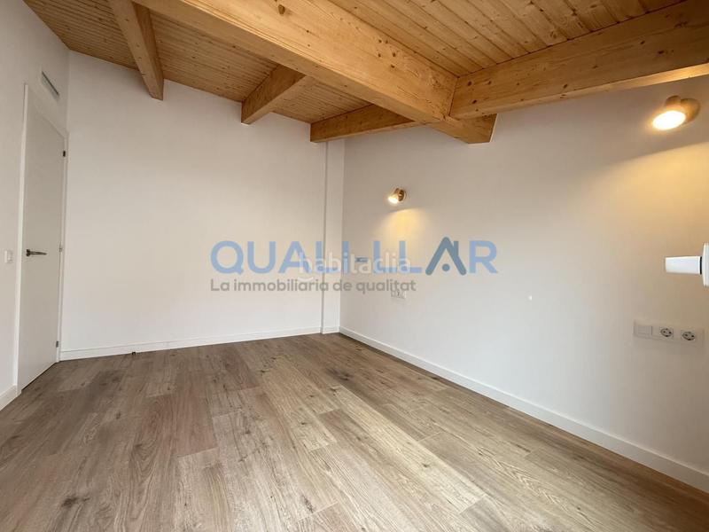 Foto eabffaf1-6564-4103-8fe2-b48e53e99b90. Dúplex amb calefacció aparcament piscina a Centre-Can Nadal Sant Feliu de Llobregat