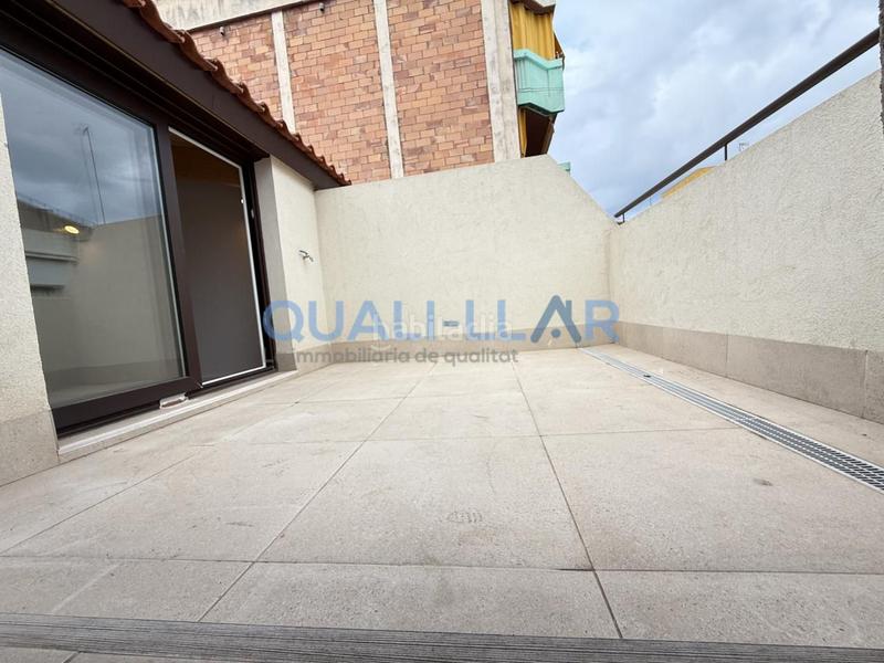 Foto fded2ed1-c18c-44b8-89ea-ece52260f986. Dúplex amb calefacció aparcament piscina a Centre-Can Nadal Sant Feliu de Llobregat