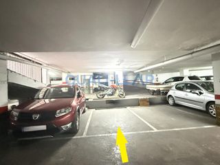 Lloguer Aparcament cotxe  Marquesa de castellbell. Parking en alquiler en la rambla para coche mediano