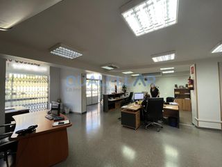 Local Comercial  De girona. Local de dos plantas