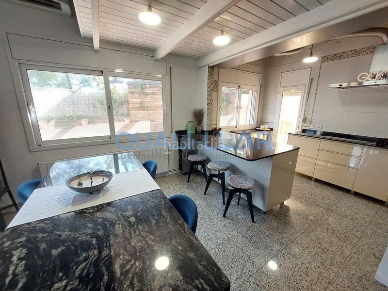 Foto 07291c48-aed7-4883-80da-d0b2141cde0d. Casa amb calefacció aparcament piscina a Corbera de Llobregat