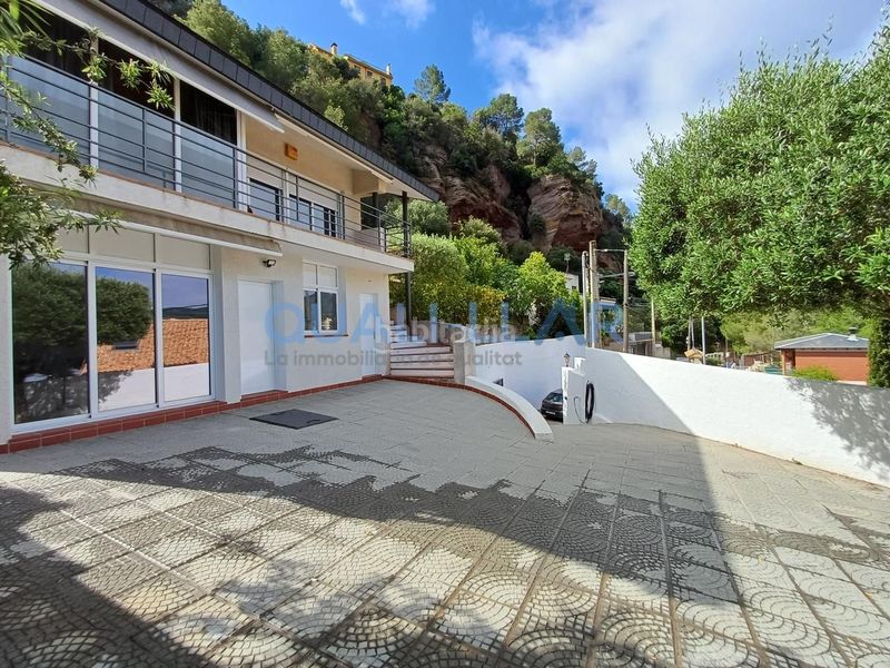 Foto 0afe5890-fef7-4c82-9ac6-572b7531d261. Casa amb calefacció aparcament piscina a Corbera de Llobregat