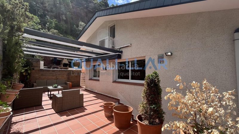 Foto 976e6e30-7274-40dd-b6fb-e9f5968b41b1. Casa amb calefacció aparcament piscina a Corbera de Llobregat