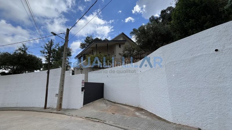 Foto a65482dc-d3c2-4b42-bb9e-79dc5538030f. Casa amb calefacció aparcament piscina a Corbera de Llobregat
