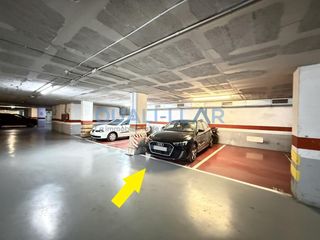 Location Parking voiture  Calle joan antoni samaranch. Plaza de parking en alquiler