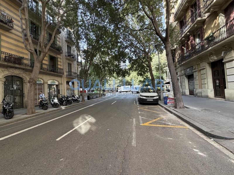 Foto 53f5e9de-787f-4c65-93b5-e9d6bd2c1029. Àtic amb calefacció a Sant Antoni Barcelona