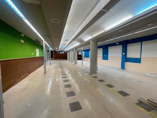 Rent Business premise  Carrer d'argimon. Local con excelente fachada