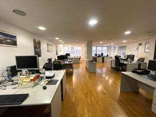 Location Bureau à Carrer de mallorca 410. Frente sagrada família. buenas comunicaciones