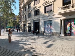 Local Comercial  Plaça tetuan. Local en venta o alquiler con excelente fachada