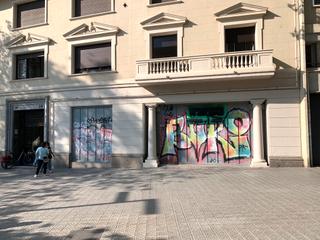 Lloguer Local Comercial  Plaa tetuan. Excelente fachada en chafln