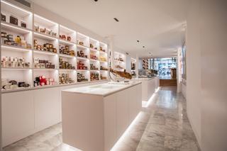 Transfer Business premise  Carrer d'enric granados. Tienda productos gourmet con venta de vinos en traspaso